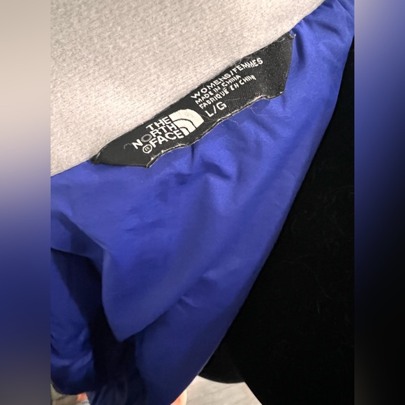 The North Face Lightweight Puffer Jacket - Picture 10 of 10